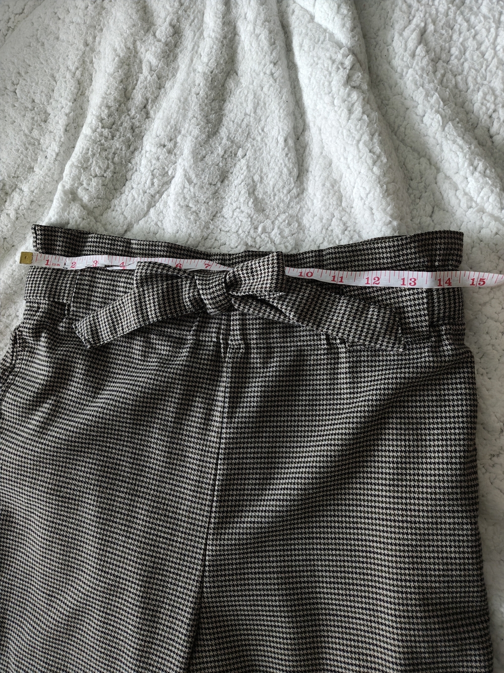 Harlow High-Waist 14,5," Paperbag Trousers in Taupe Houndstooth - Picture 10 of 12